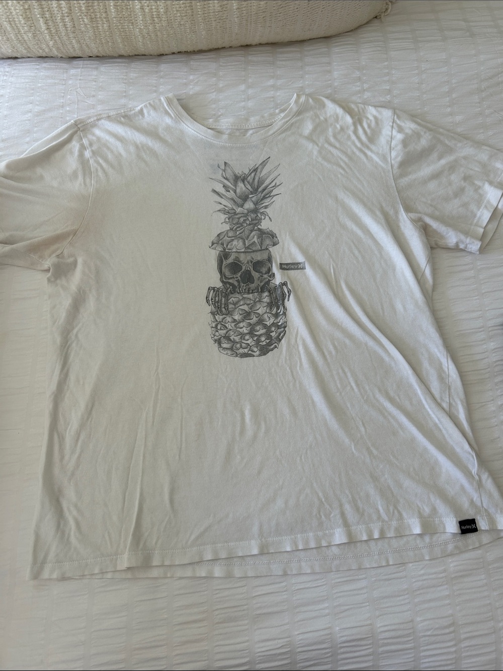 Vintage Hurley White Graphic Pineapple Skull Crewneck T-Shirt
